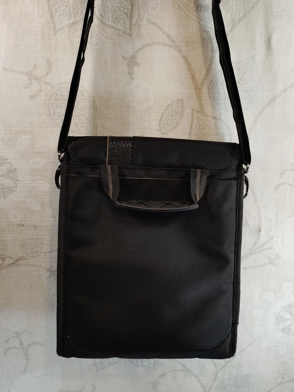Targus Black and Olive Green Crossbody Laptop Messenger Bag
